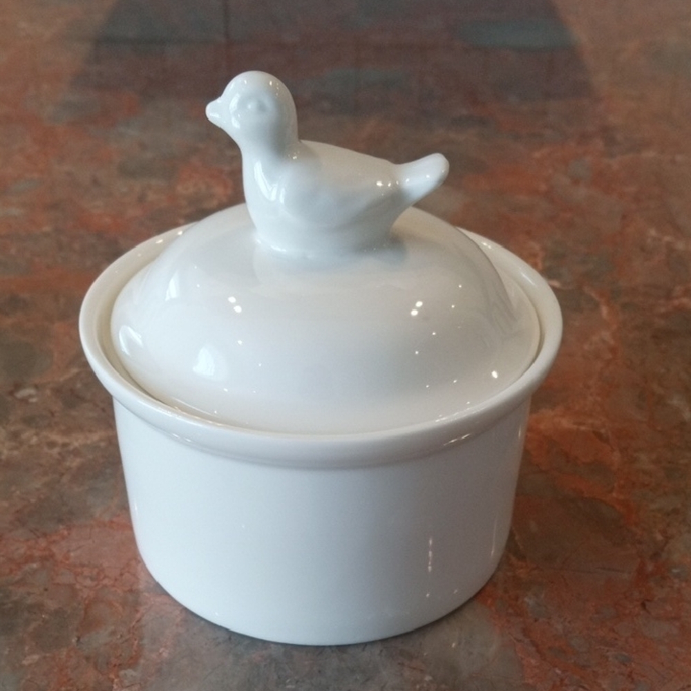 Skye McGhie White Ceramic Bird/Duck Lid Sugar Bowl Or Trinket Box - Picture 2 of 9